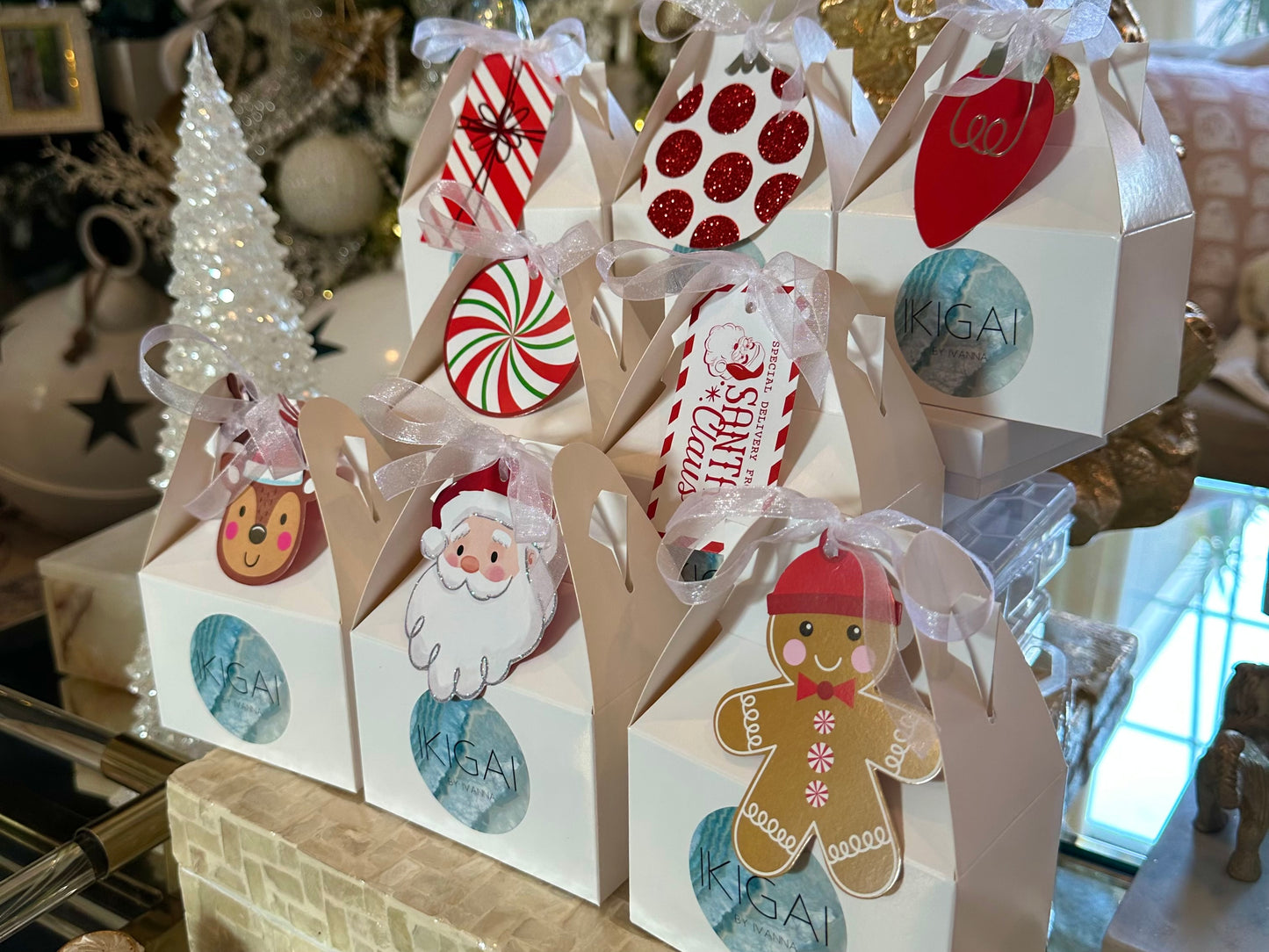 Free Holiday Gift Wrap